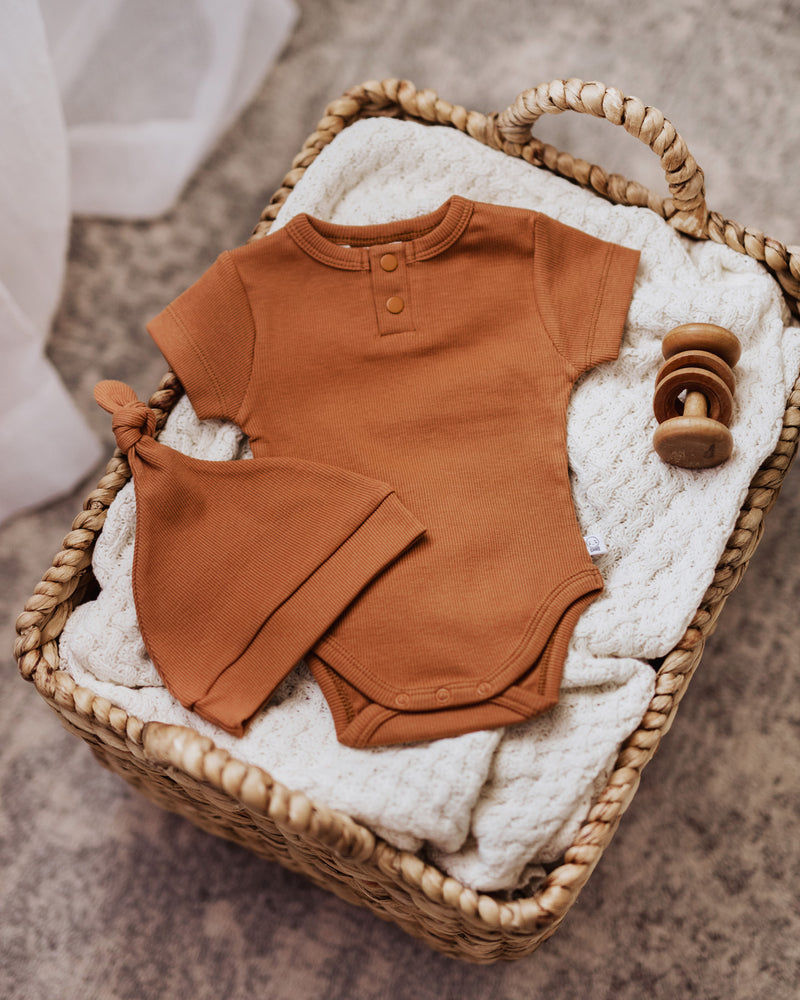 CHESTNUT SHORT SLEEVE BODYSUIT